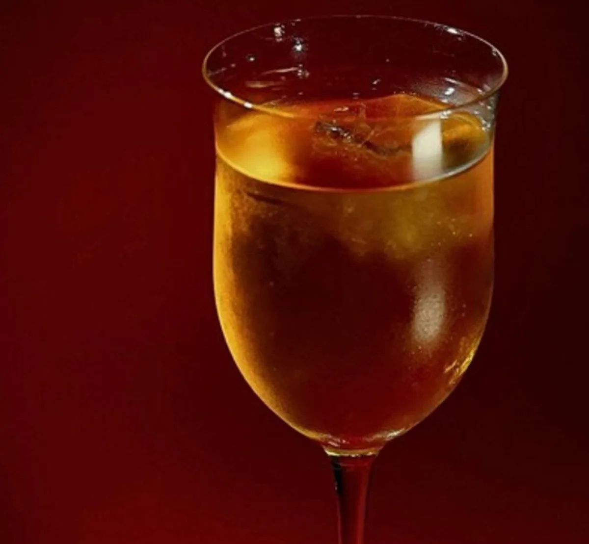 Somm 酒單上的 Stay With Me 留下來，杯中有大冰塊